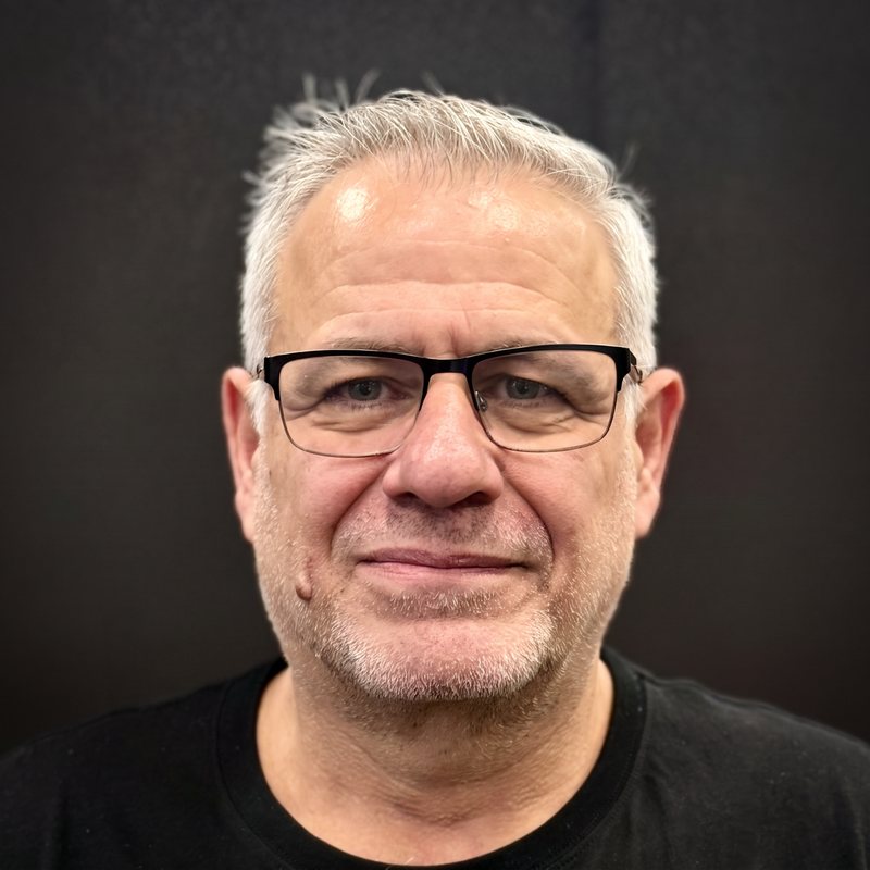 Porträtt av Muayd Tamaro, produktionsteknik på Defab Production